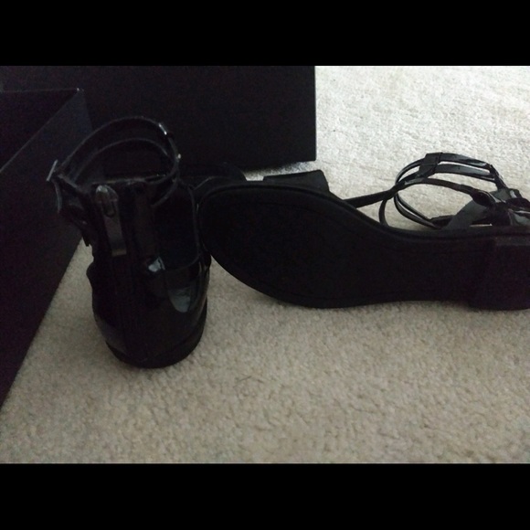Tahari black sandals - Picture 2 of 2